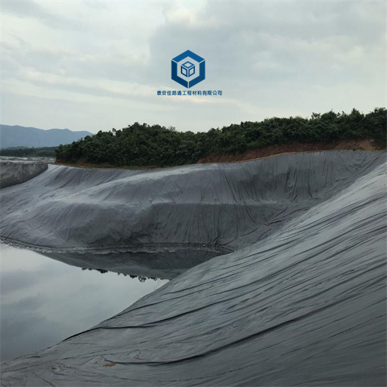 垃圾場(chǎng)防滲膜的使用壽命與日常維護(hù)息息相關(guān) 垃圾場(chǎng)防滲膜的使用壽命與日常維護(hù)息息相關(guān)