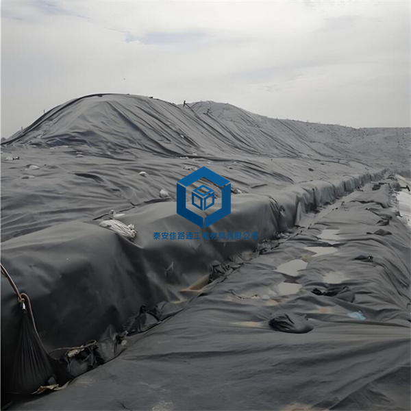 1.5mm土工膜在堆浸場中的施工及作用 1.5mm土工膜在堆浸場中的施工及作用